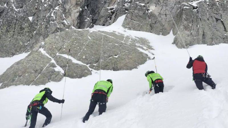 İtalyan Dağlarında kaybolan dağcı ölü bulundu, arkadaşı ise hâlâ kayıp