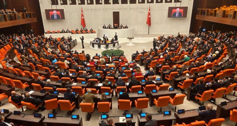 chpli-isimden-sirri-sureyya-onder-aciklamasi-surece-zarar-vermemek-icin-sikayetci-olmadi-Ez7rvMzt.jpg