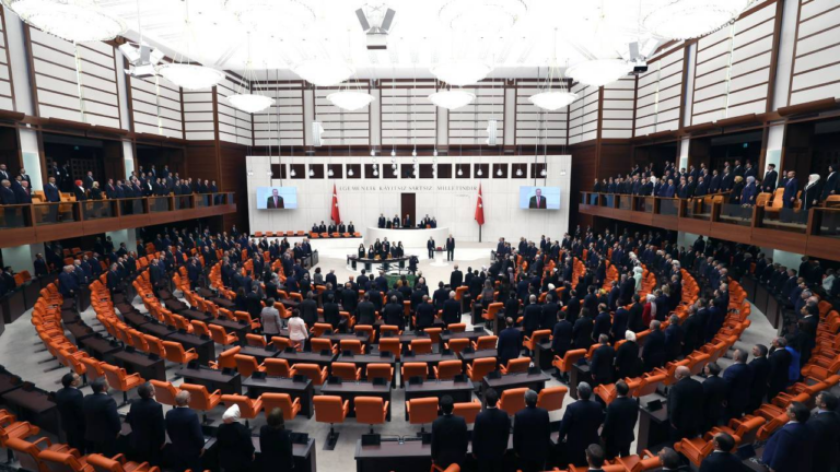 erdogan-hedef-aldi-mhp-harekete-gecti-sokak-roportajlari-icin-kanun-teklifi-verildi-WTA1lEqm.png