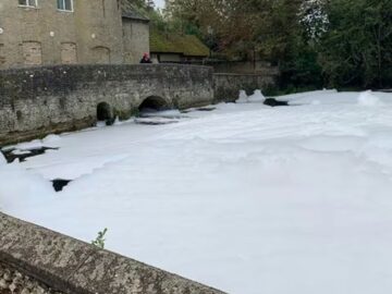 Nehir bir anda beyaza büründü: Yetkililerden uyarı geldi nehir bir anda beyaza burundu yetkililerden uyari geldi PfS3gZxW.jpg