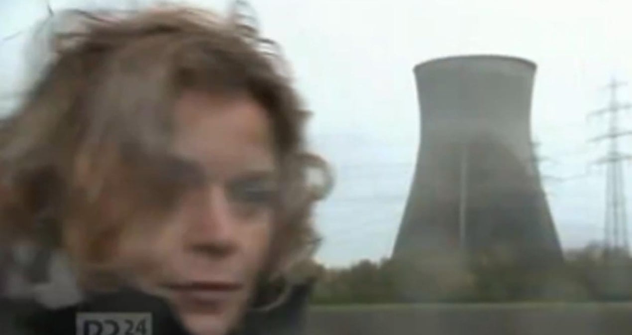 nukleer santral canli yayinda patlatildi Ydie834G.jpg